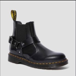Brand new Dr. Martens Wincox Smooth Leather Buckle Boots  (SIZE 12)